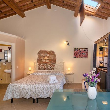 B&B Il Giardino Dei Poeti And Apartaments Лука Екстериор снимка