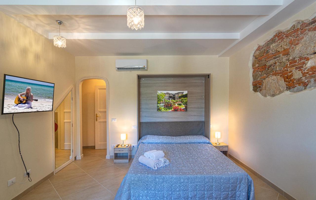 B&B Il Giardino Dei Poeti And Apartaments Лука Екстериор снимка