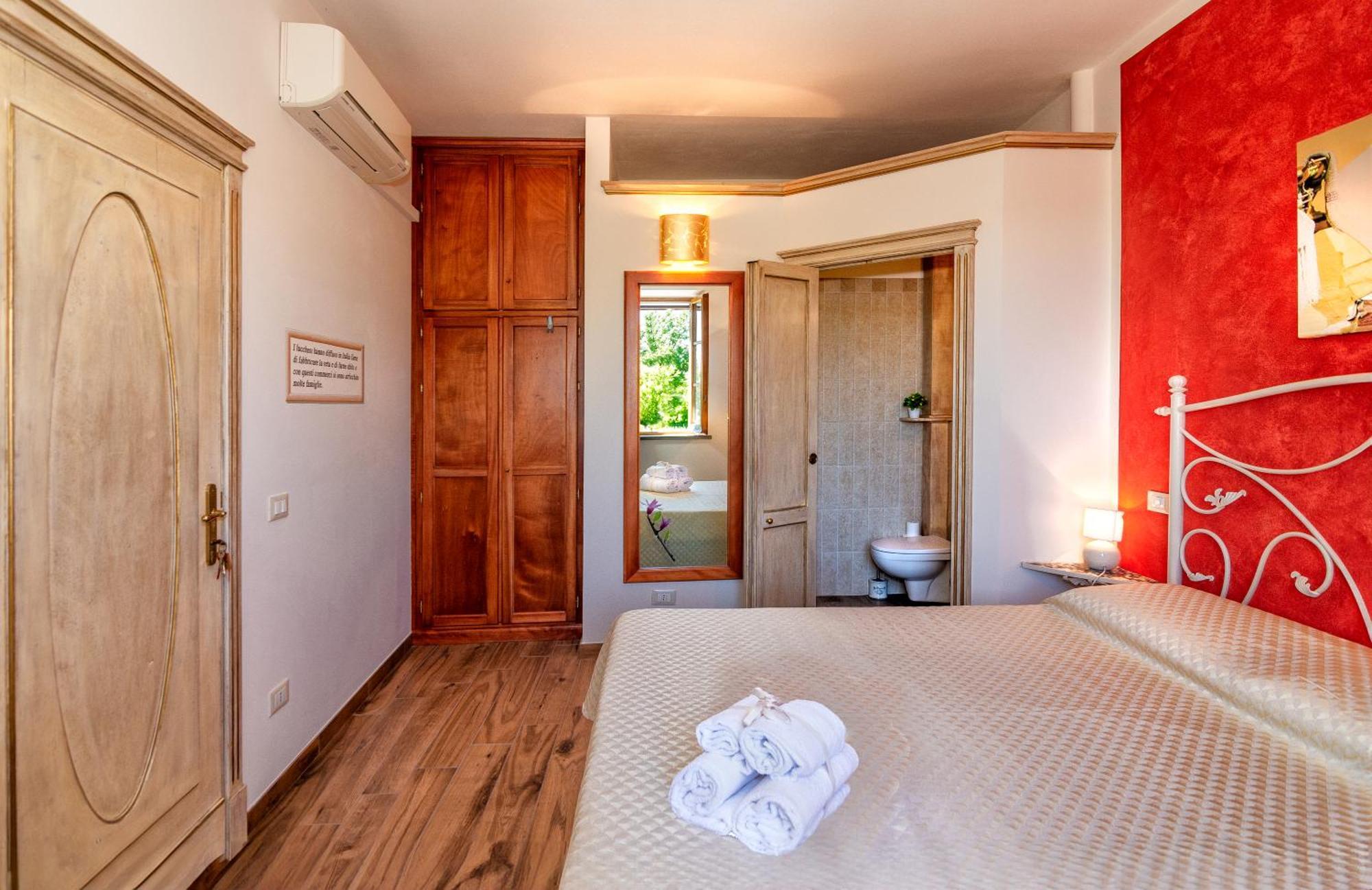 B&B Il Giardino Dei Poeti And Apartaments Лука Екстериор снимка