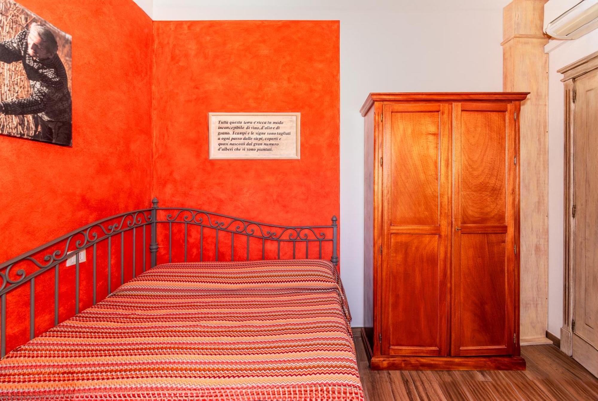 B&B Il Giardino Dei Poeti And Apartaments Лука Екстериор снимка