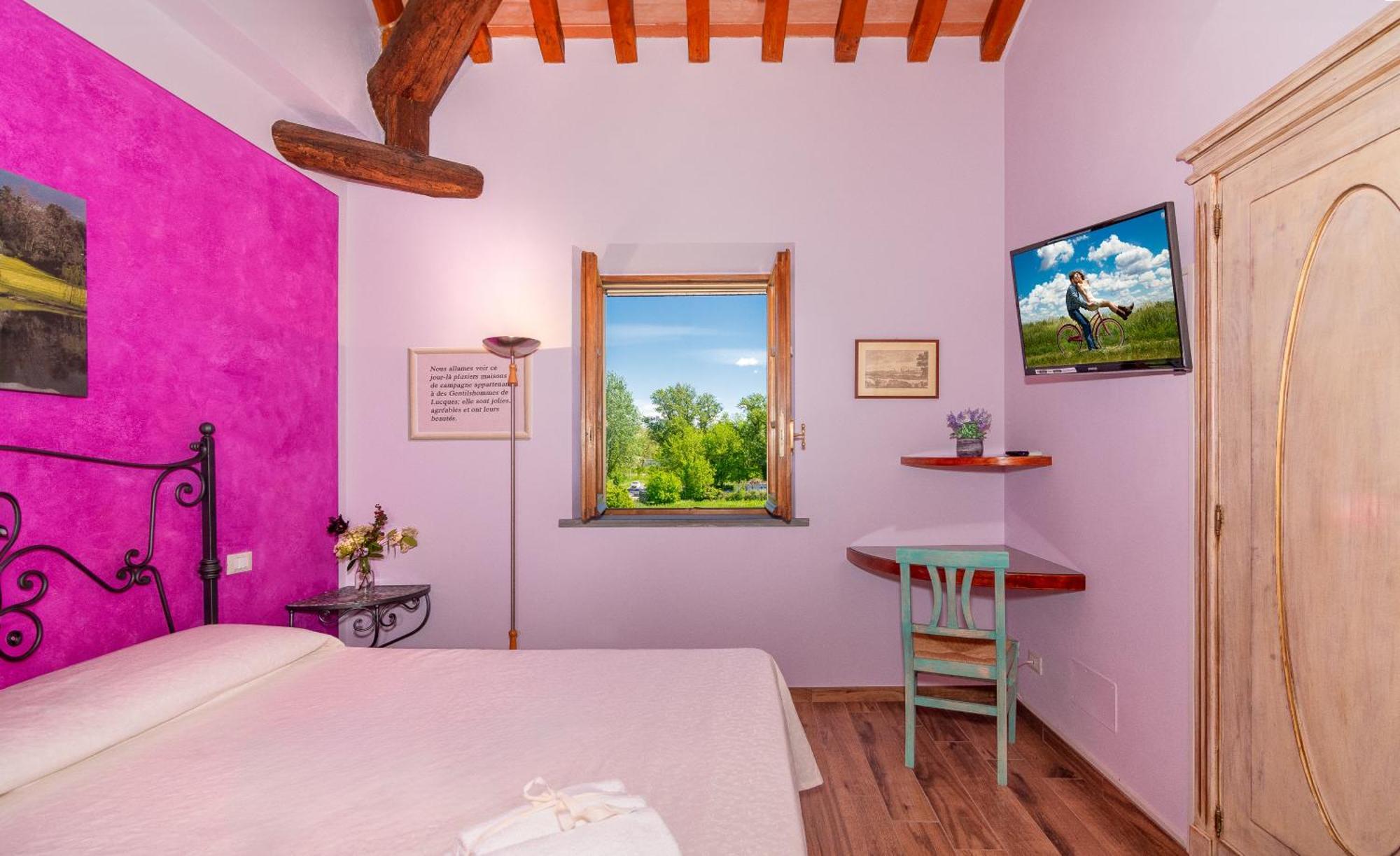 B&B Il Giardino Dei Poeti And Apartaments Лука Екстериор снимка