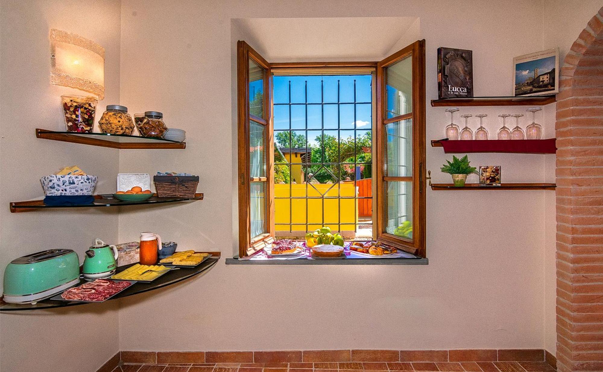 B&B Il Giardino Dei Poeti And Apartaments Лука Екстериор снимка