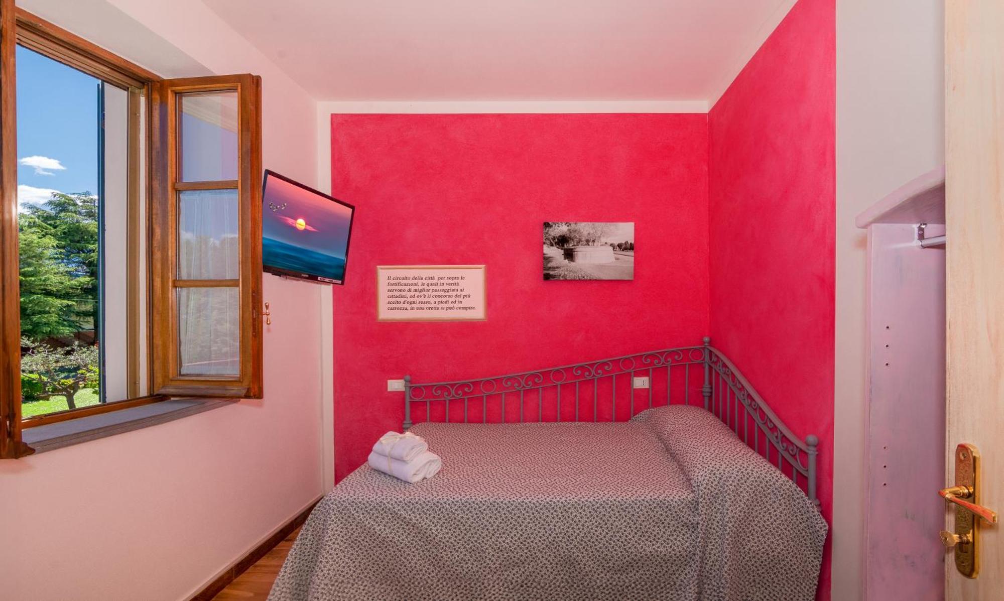 B&B Il Giardino Dei Poeti And Apartaments Лука Екстериор снимка