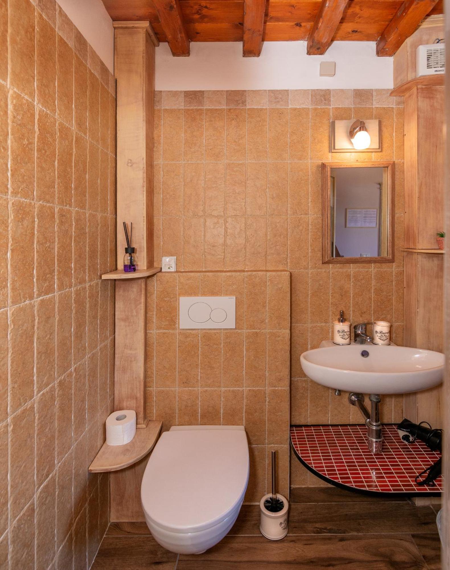 B&B Il Giardino Dei Poeti And Apartaments Лука Екстериор снимка