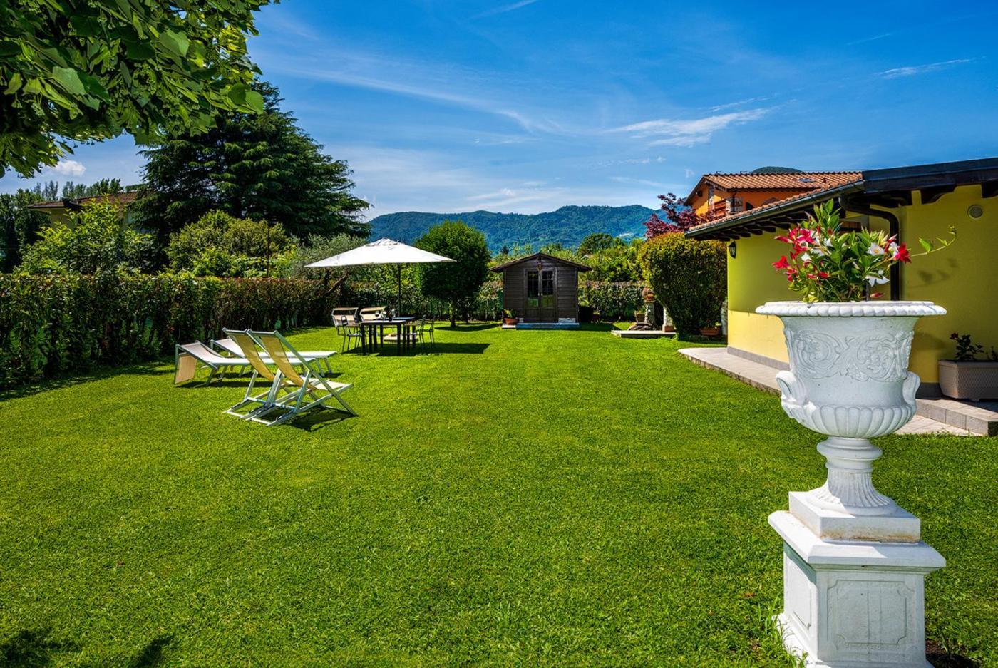 B&B Il Giardino Dei Poeti And Apartaments Лука Екстериор снимка