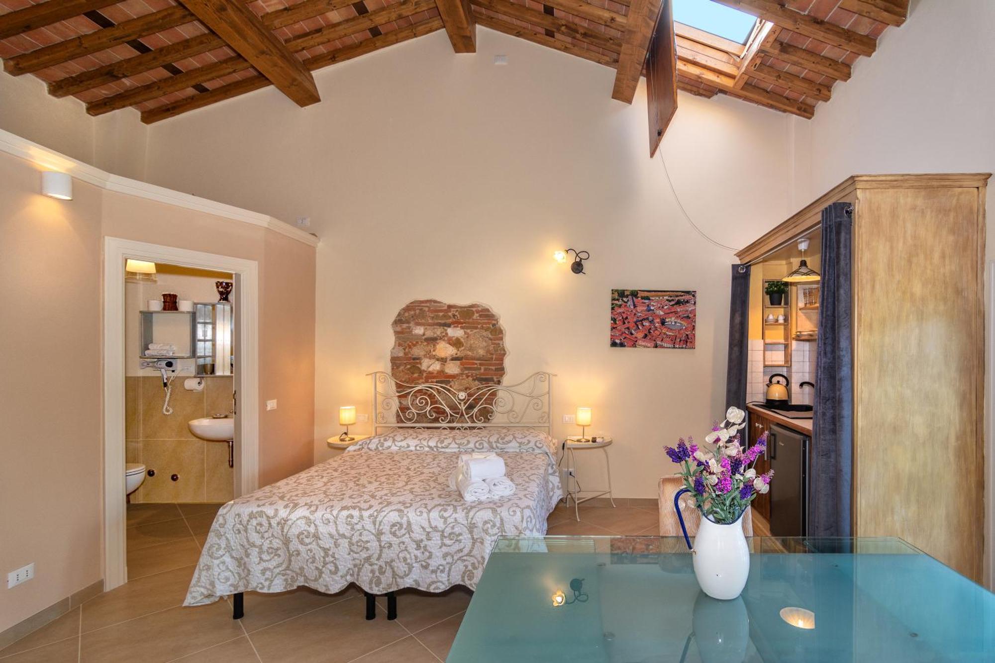 B&B Il Giardino Dei Poeti And Apartaments Лука Екстериор снимка