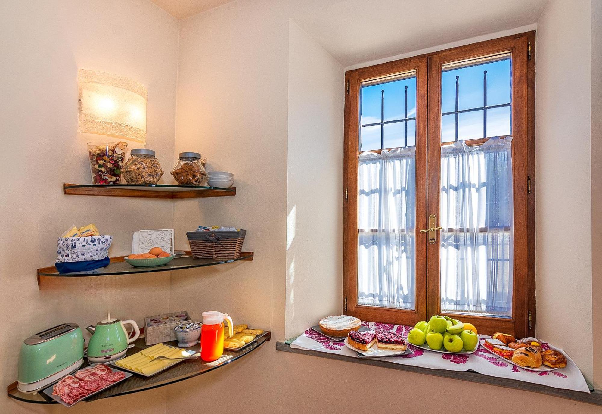 B&B Il Giardino Dei Poeti And Apartaments Лука Екстериор снимка